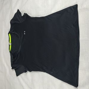 Under Armour Black Womens Workout Casual Shirt Mesh Portion Back Size SM Petite